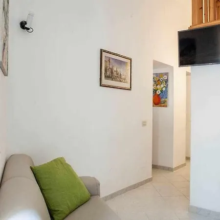 Donna Sara In Corte Amalfitana